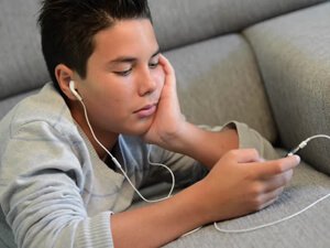 SEN ELI TELEFONLY ÝETGINJEGIŇ BARADA NÄME BILÝÄRSIŇ?