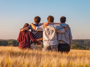 DOSTLUK BILEN DURMUŞYŇY BAÝLAŞDYR WE SAGLYGYŇY BERKIT